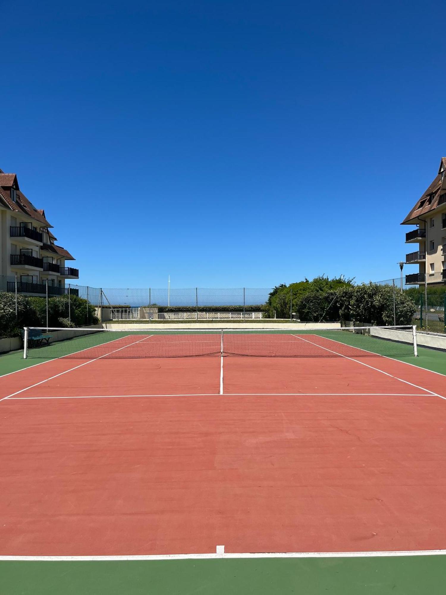 Douillet - Vue - Piscine/ Tennis *