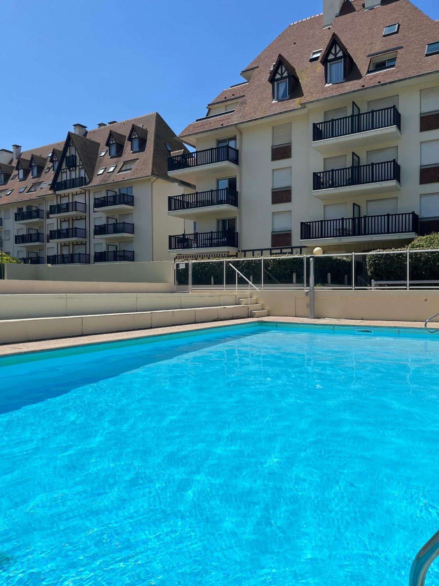 Apartment Douillet - Vue - Piscine/ Tennis